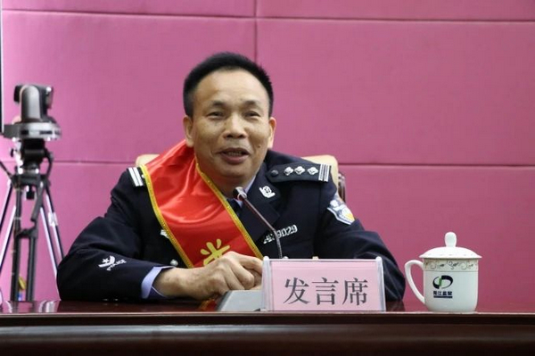 nEO_IMG_p6-点赞！广东监狱人民警察勇救落水者 .jpg