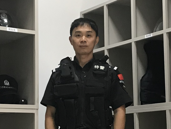 nEO_IMG_p10-点赞！广东监狱人民警察勇救落水者 .jpg