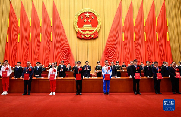 nEO_IMG_p3-北京冬奥会冬残奥会总结表彰大会隆重举行 习近平发表重要讲话-新华网 .jpg