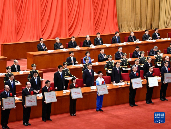 nEO_IMG_p5-北京冬奥会冬残奥会总结表彰大会隆重举行 习近平发表重要讲话-新华网 .jpg
