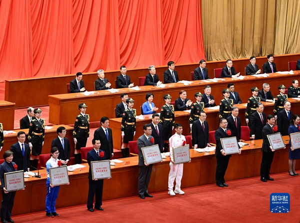 nEO_IMG_p6-北京冬奥会冬残奥会总结表彰大会隆重举行 习近平发表重要讲话-新华网 .jpg