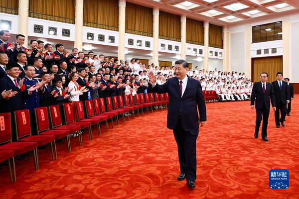 nEO_IMG_p9-北京冬奥会冬残奥会总结表彰大会隆重举行 习近平发表重要讲话-新华网 .jpg