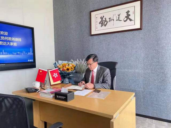 nEO_IMG_p2-港澳“名状”内地执业满月记丨南方特稿_南方plus_南方_ .jpg