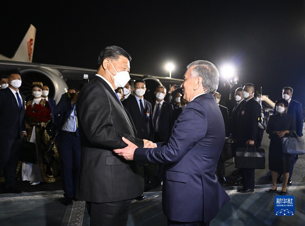 nEO_IMG_p2-习近平抵达撒马尔罕 开始对乌兹别克斯坦共和国进行国事访问并出席上海合作组织成员国元首理事会第二十二次会议-新华网 .jpg