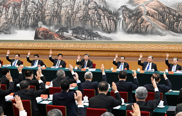 nEO_IMG_p3-（二十大受权发布）党的二十大主席团举行第二次会议 习近平主持会议-新华网 .jpg