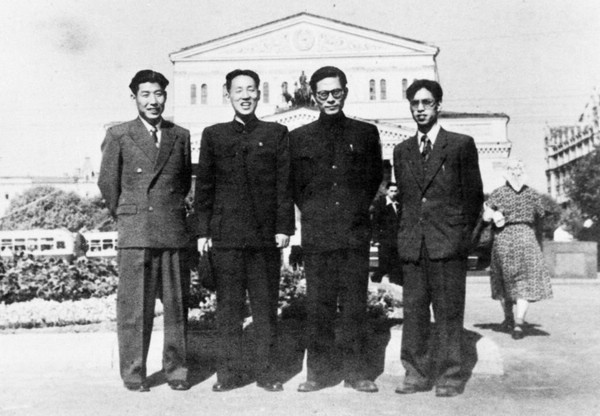 nEO_IMG_p2-江泽民同志生平照片（一）-新华网 .jpg