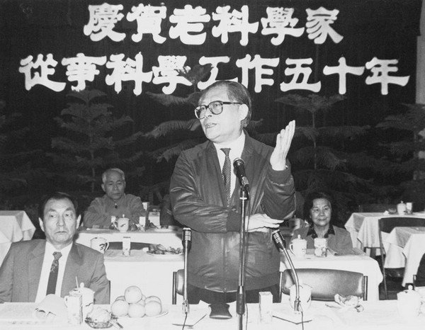 nEO_IMG_p9-江泽民同志生平照片（一）-新华网 .jpg