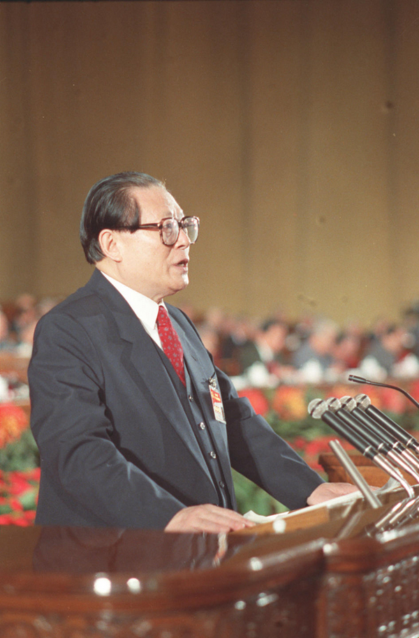 nEO_IMG_p1-江泽民同志生平照片（二）-新华网 .jpg