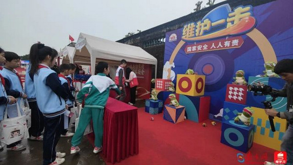 nEO_IMG_p22-广东各地多维度多形式集中开展国家安全普法宣传 .jpg