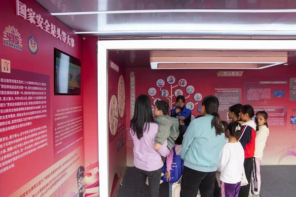 nEO_IMG_p30-广东各地多维度多形式集中开展国家安全普法宣传 .jpg