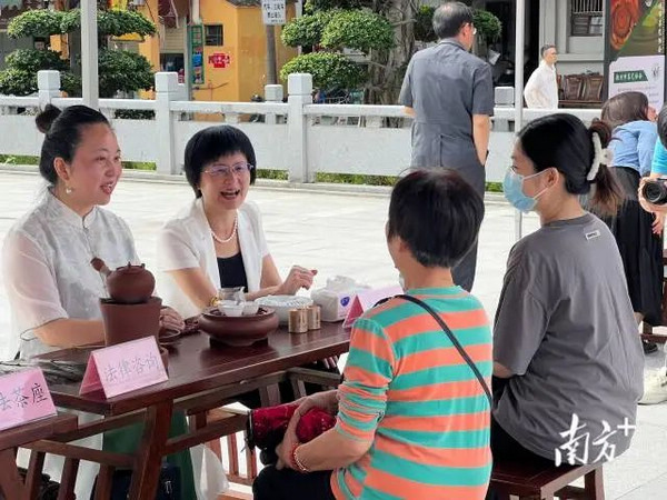 nEO_IMG_p3-镇海楼下开起普法集市，潮州开启民法典宣传月 .jpg
