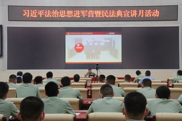 nEO_IMG_p3-“典”亮最可爱的人！广东各地开展系列普法进军营活动 .jpg