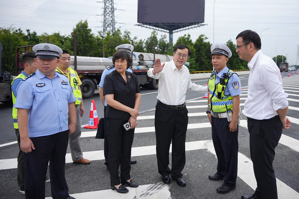 p1-陈旭东到佛山调研指导道路交通安全和运输执法领域突出问题专项整治工作 .jpg