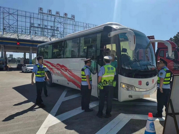 nEO_IMG_p2-广东各地深入开展道路交通安全和运输执法领域突出问题专项整治工作① .jpg