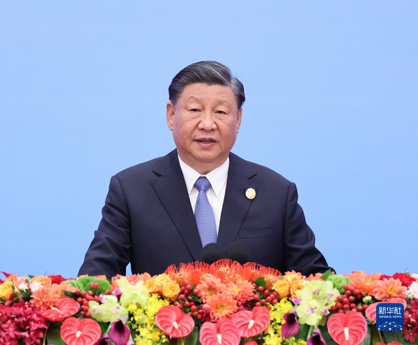 nEO_IMG_p1-习近平出席第三届“一带一路”国际合作高峰论坛开幕式并发表主旨演讲-新华网 .jpg