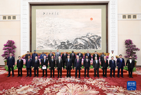 nEO_IMG_p3-习近平出席第三届“一带一路”国际合作高峰论坛开幕式并发表主旨演讲-新华网 .jpg