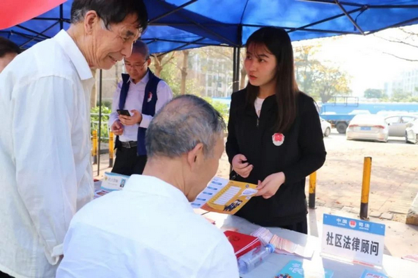 nEO_IMG_p4-广东各地司法行政机关开展服务企业法治宣传活动 .jpg