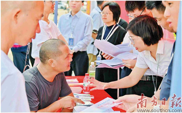 p1-东莞：村（社区）法律顾问在基层当“军师” .png