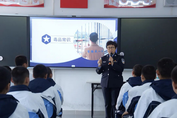 nEO_IMG_p1-深圳：法治照亮回归路，护航少年不迷途 .jpg