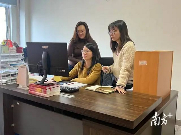 nEO_IMG_p3-依法决策背后的汕头“她力量”，有这些故事 .jpg