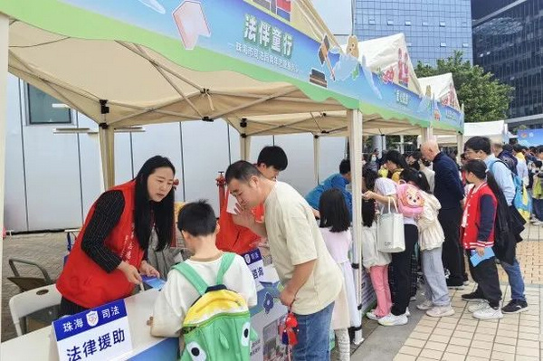 nEO_IMG_p2-广东司法行政人以“司法蓝”点亮“志愿红”！ .jpg