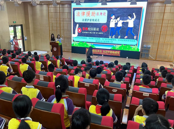 nEO_IMG_p5-广东司法行政人以“司法蓝”点亮“志愿红”！ .jpg