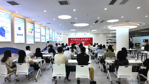 nEO_IMG_p1-“典”亮法治之光！广东各地开展 “民法典宣传月”活动⑤ .jpg