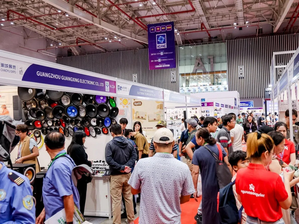 nEO_IMG_p2-企业参加“粤贸全球”展会，广东涉外律师专业护航 .jpg