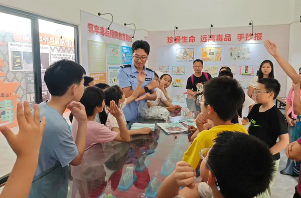 nEO_IMG_p9-“法”护青春！广东司法行政戒毒系统积极开展禁毒普法宣教 .jpg