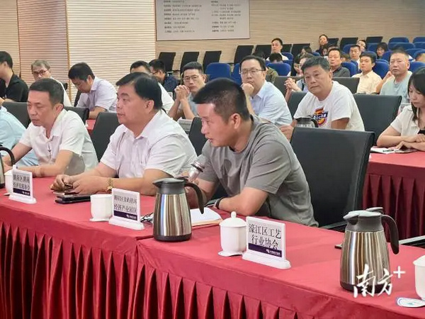 nEO_IMG_p4-问需于企、法治护航！汕头这场政企对话会很有料 .jpg