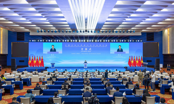 nEO_IMG_p1-中越司法行政部门首次边境会晤在广西南宁举行贺荣 阮海宁 陈刚出席开幕式并致辞 .jpg