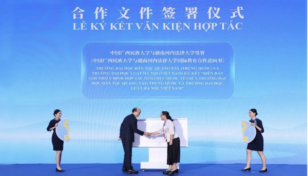 nEO_IMG_p7-中越司法行政部门首次边境会晤在广西南宁举行贺荣 阮海宁 陈刚出席开幕式并致辞 .jpg