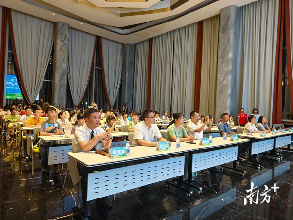 nEO_IMG_p2-佛山：创新“点线面”三维架构，打造法治文化集群 .jpg